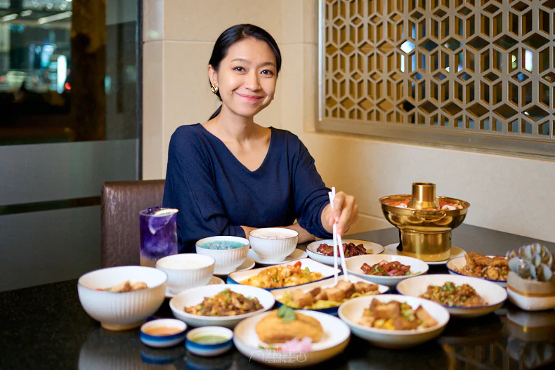 A Review of Dinner Porridge at Krua Luang Restaurant, Mandarin Bangkok Hotel, Samyan District